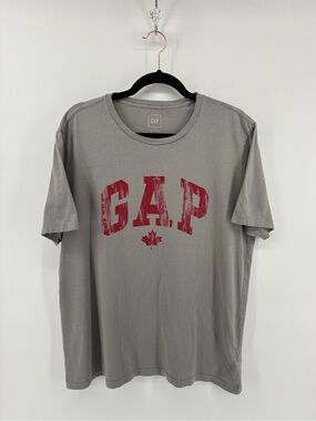 GAP Men's Gray Short-Sleeve Logo T-Shirt with Maple Leaf Red Print